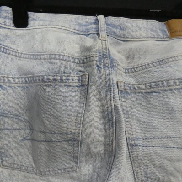 AMERICAN EAGLE | size 2 - short | Light Wash Straight Leg Jeans - Picture 11 of 16